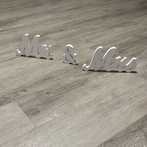 ***2/$15*** Chic White 'Mr & Mrs' Sign